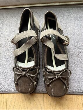 Raboesy Adjustable Cross Straps Ballet Sneakers